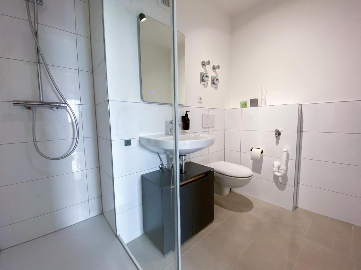 Schoene Wohnung Mit Rheinblick/Duesseldorf/Neuss/Messe Exterior foto